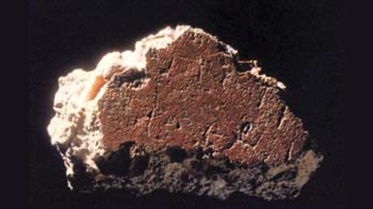 Muro rojo en las excavaciones vaticanas