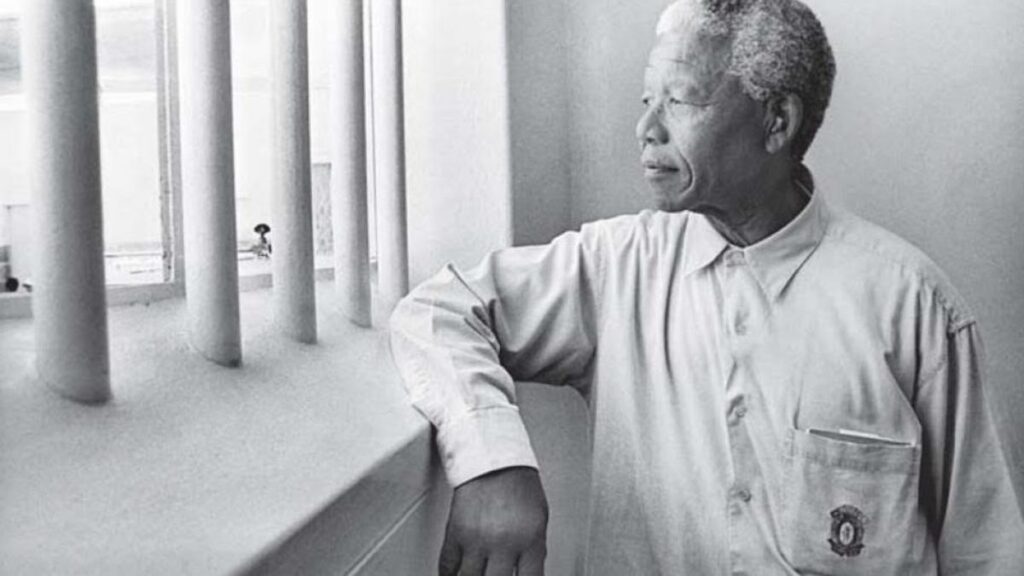Retratos de Nelson Mandela en prisión vs. realidad histórica