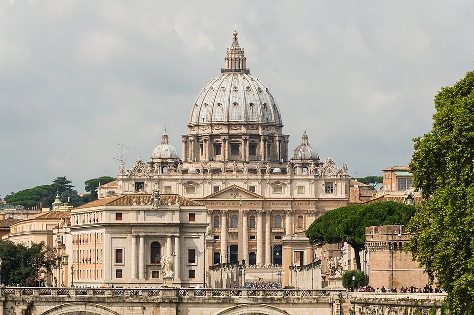 Teorías conspirativas del Vaticano